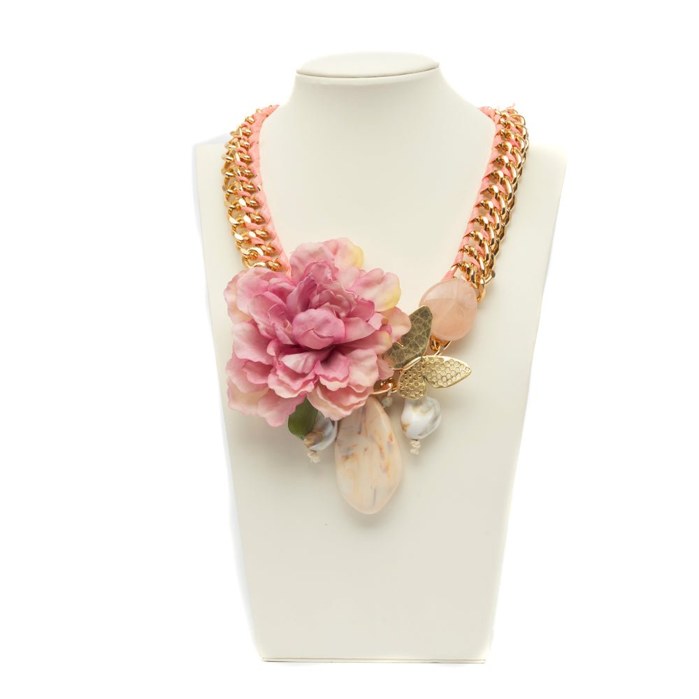 Collana con catena oro e fiore in tulle. - TreemmeCreazioni