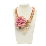 Collana con catena oro e fiore in tulle.