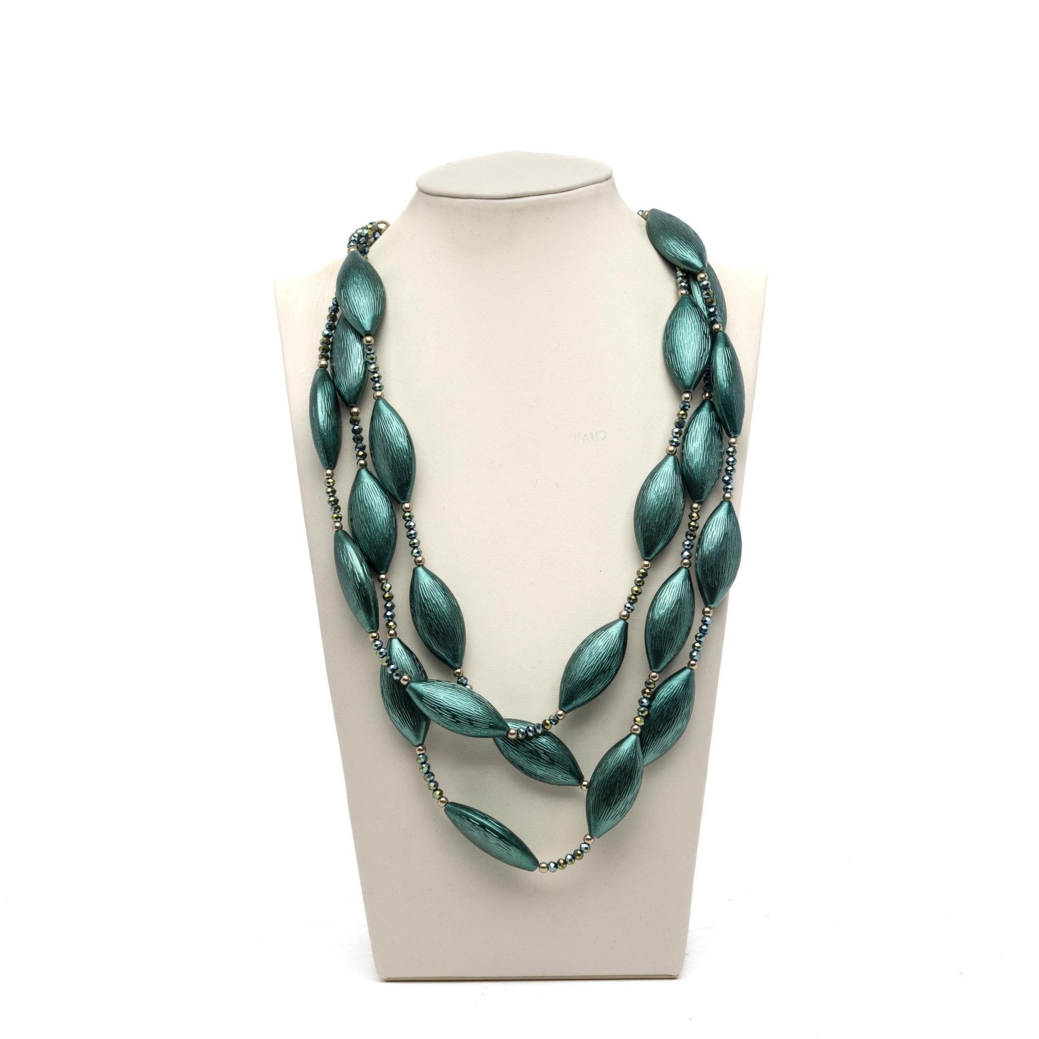 Collana con triplo filo a pietre verdi. - TreemmeCreazioni