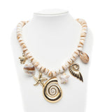 Collana estiva con charms.
