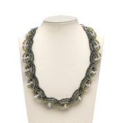 Collana girocollo con gradazioni di verde. - TreemmeCreazioni