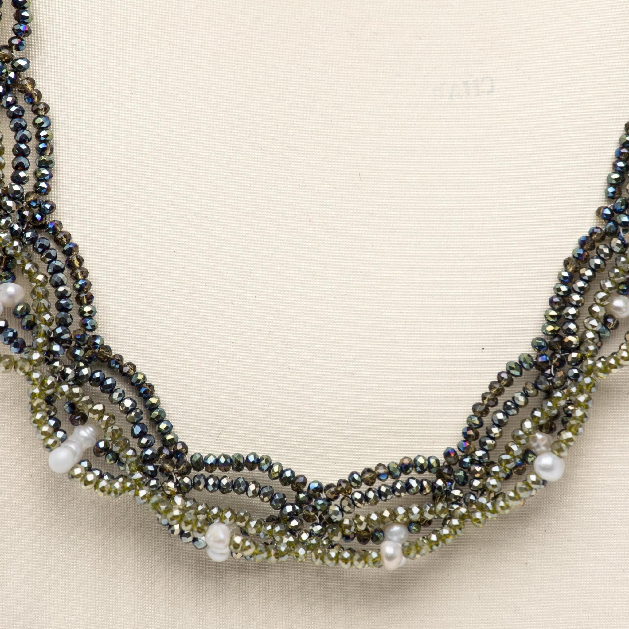 Collana girocollo con gradazioni di verde. - TreemmeCreazioni