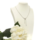 Collana in micro strass con effetto a nodo.