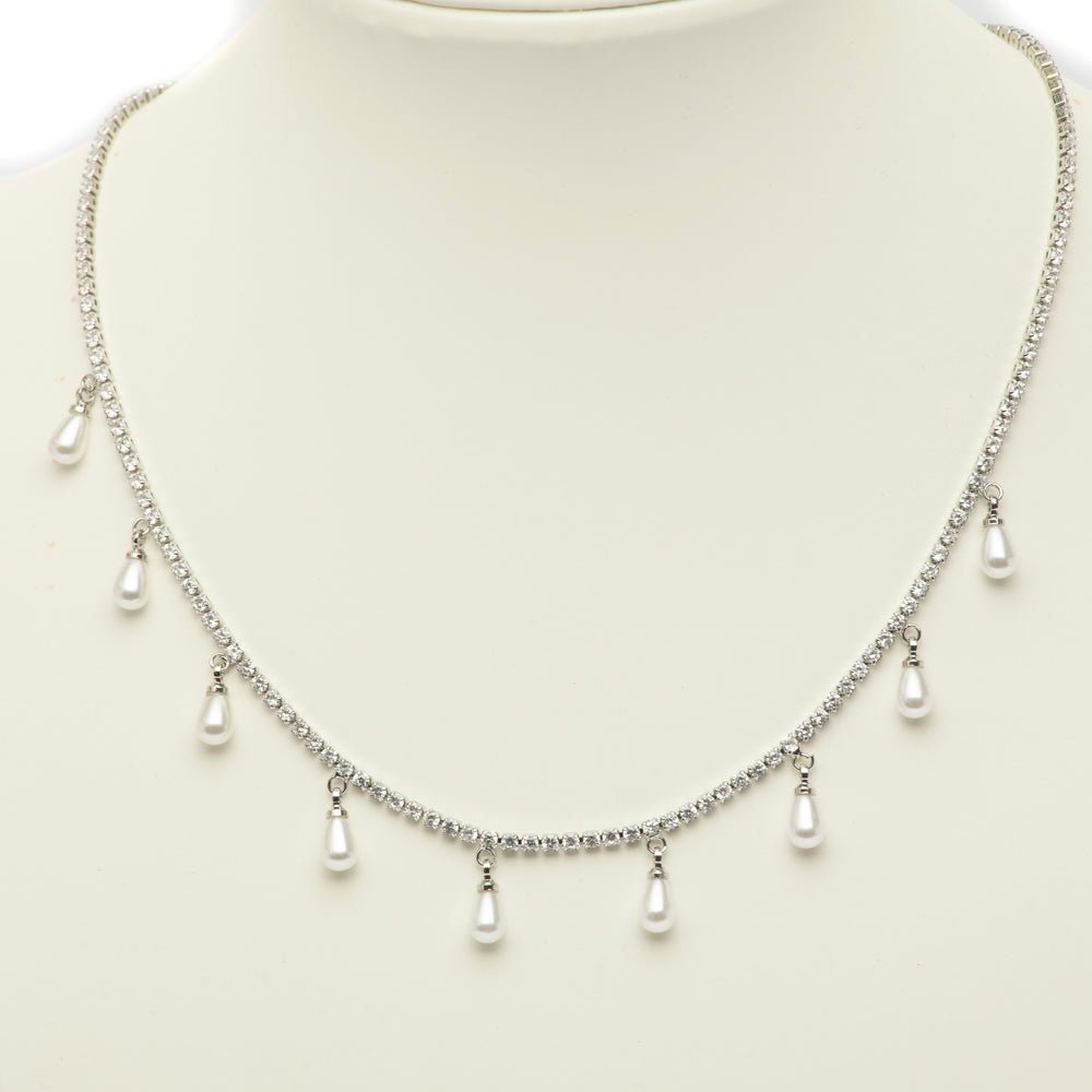 Collana in micro strass con perle applicate a goccia. - TreemmeCreazioni
