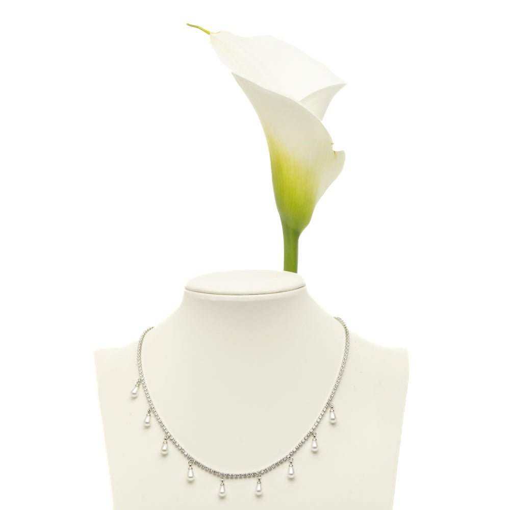 Collana in micro strass con perle applicate a goccia. - TreemmeCreazioni
