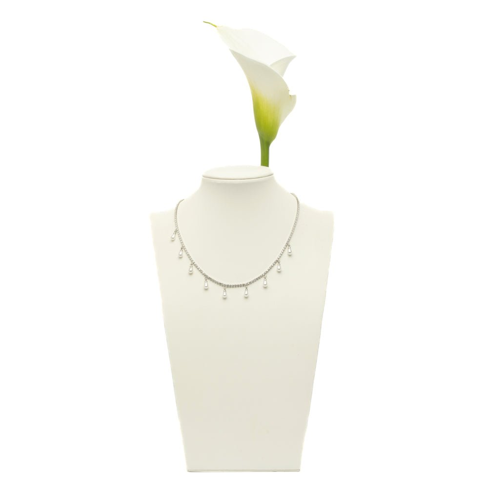 Collana in micro strass con perle applicate a goccia. - TreemmeCreazioni
