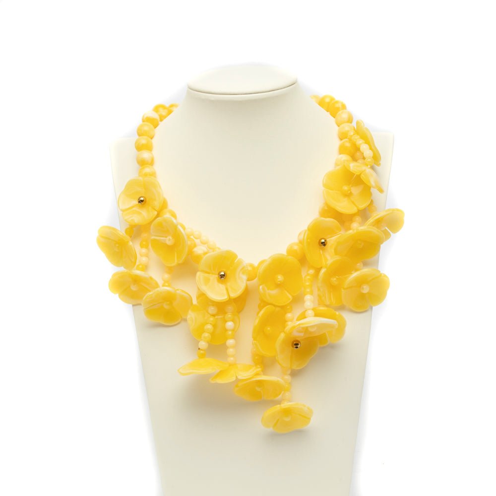 Collana in resina gialla con fiori. - TreemmeCreazioni