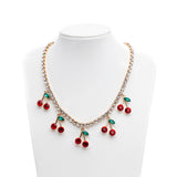 Collana in strass con ciliegie.