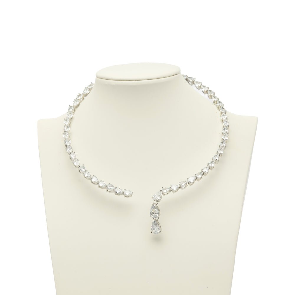 Collana rigida con cristalli e pendente a goccia. - TreemmeCreazioni