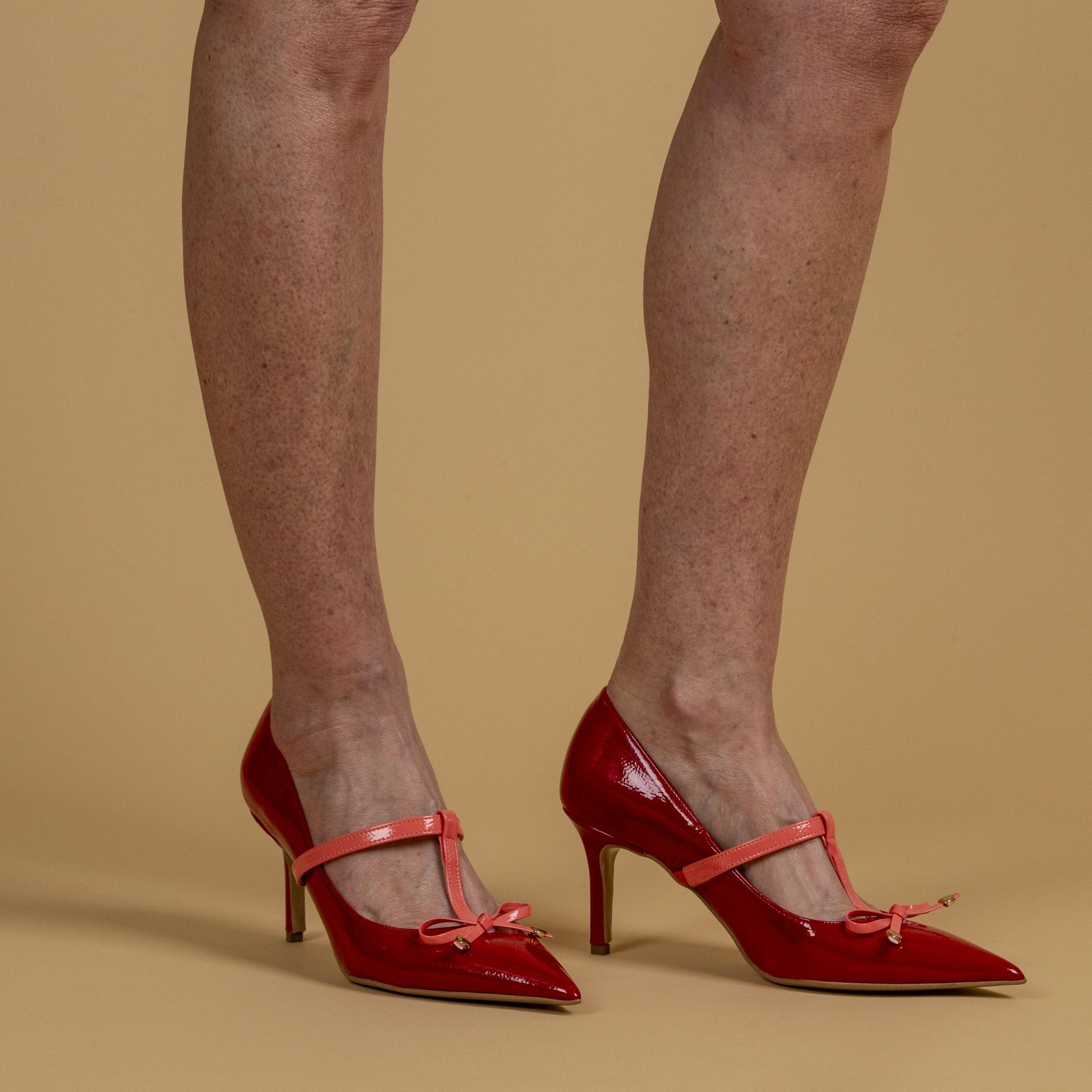 Décolleté in naplak rosso con fiocco. - TreemmeCreazioni