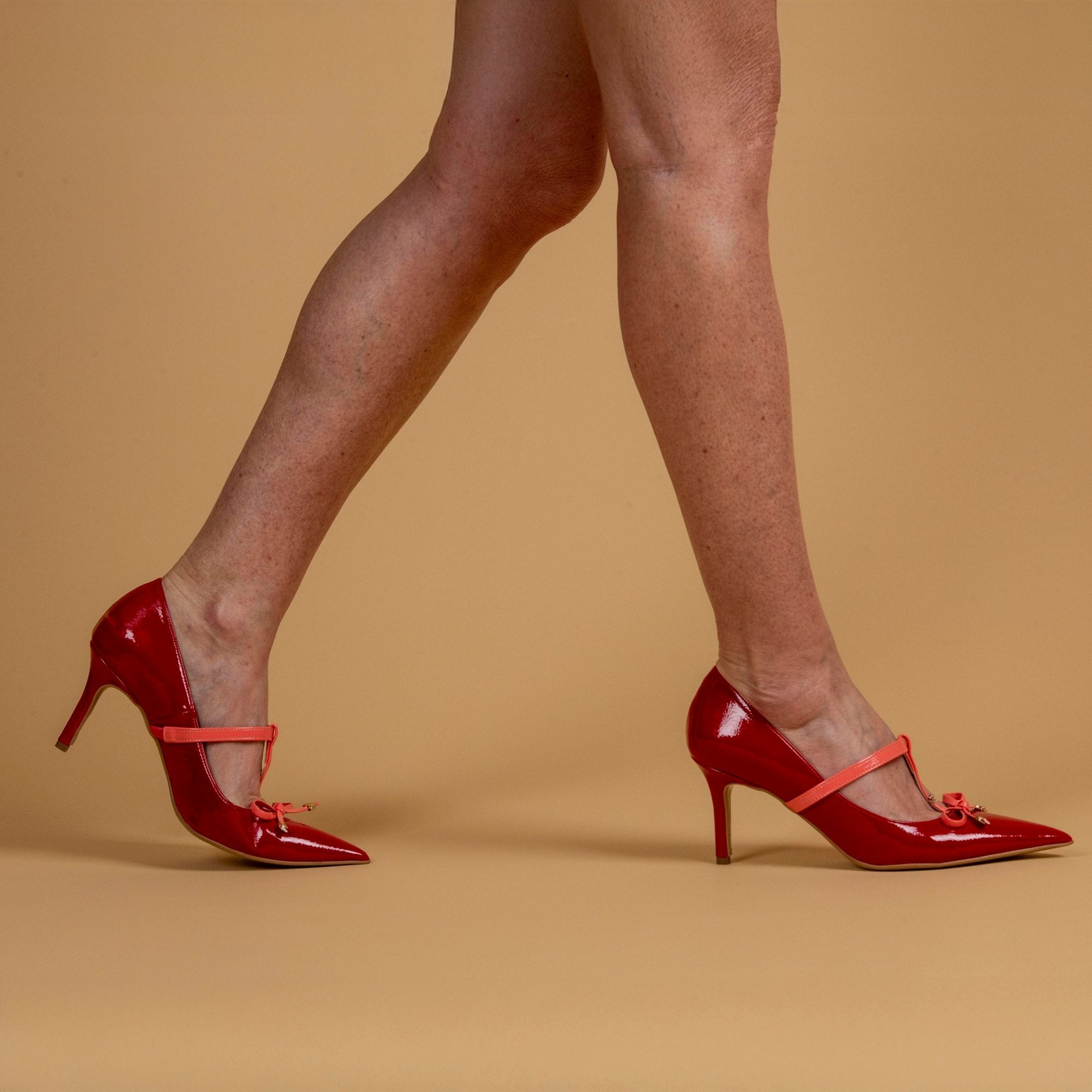 Décolleté in naplak rosso con fiocco. - TreemmeCreazioni