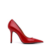 Décolleté in naplak rosso con forma a punta.