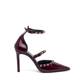 Décolleté in naplak rosso rubino con borchie.