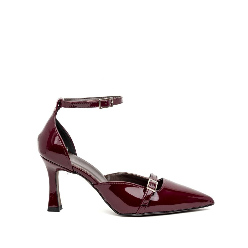 Décolleté in vernice bordeaux con cinturino. - TreemmeCreazioni