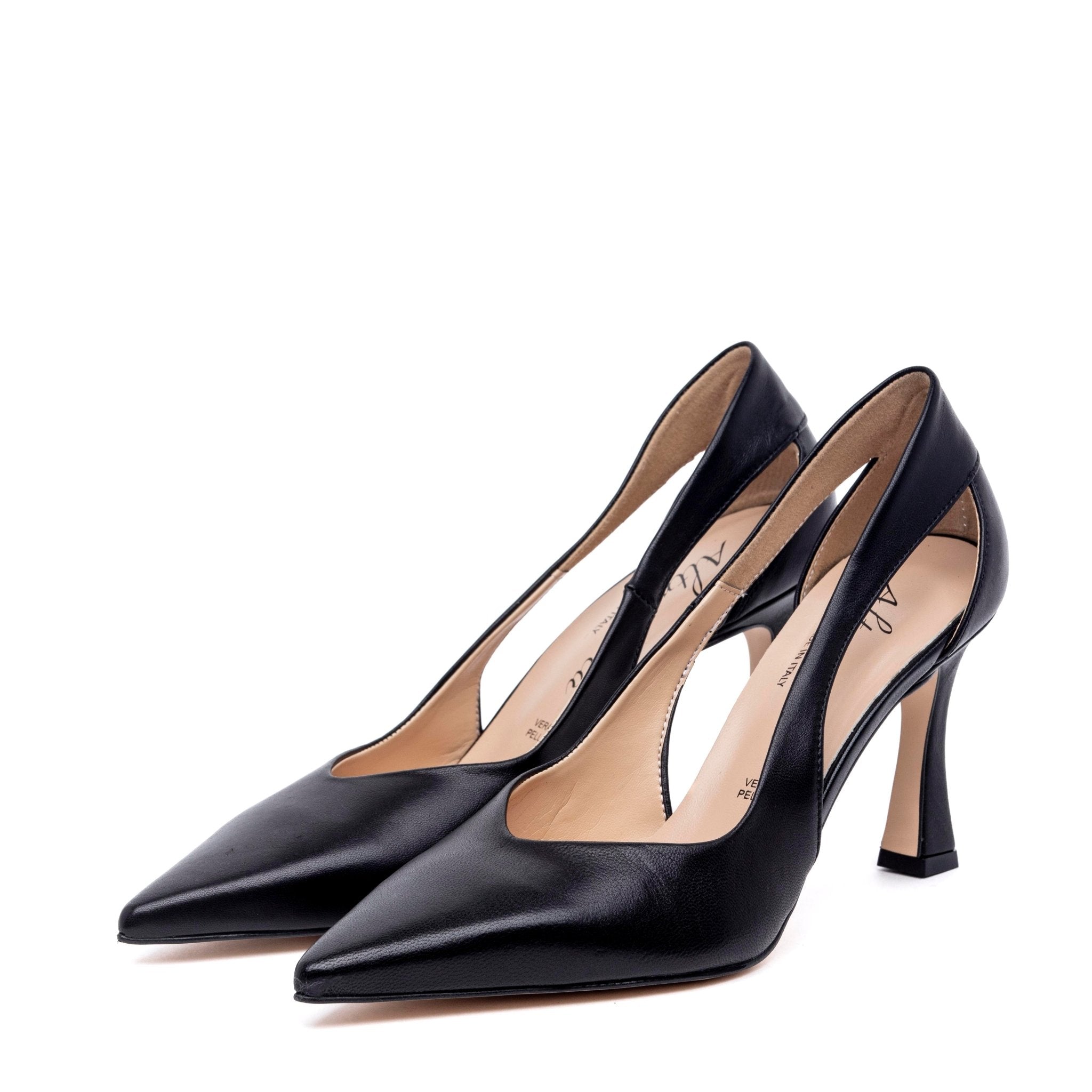 Décolleté in vitello nero con aperture laterali. - TreemmeCreazioni