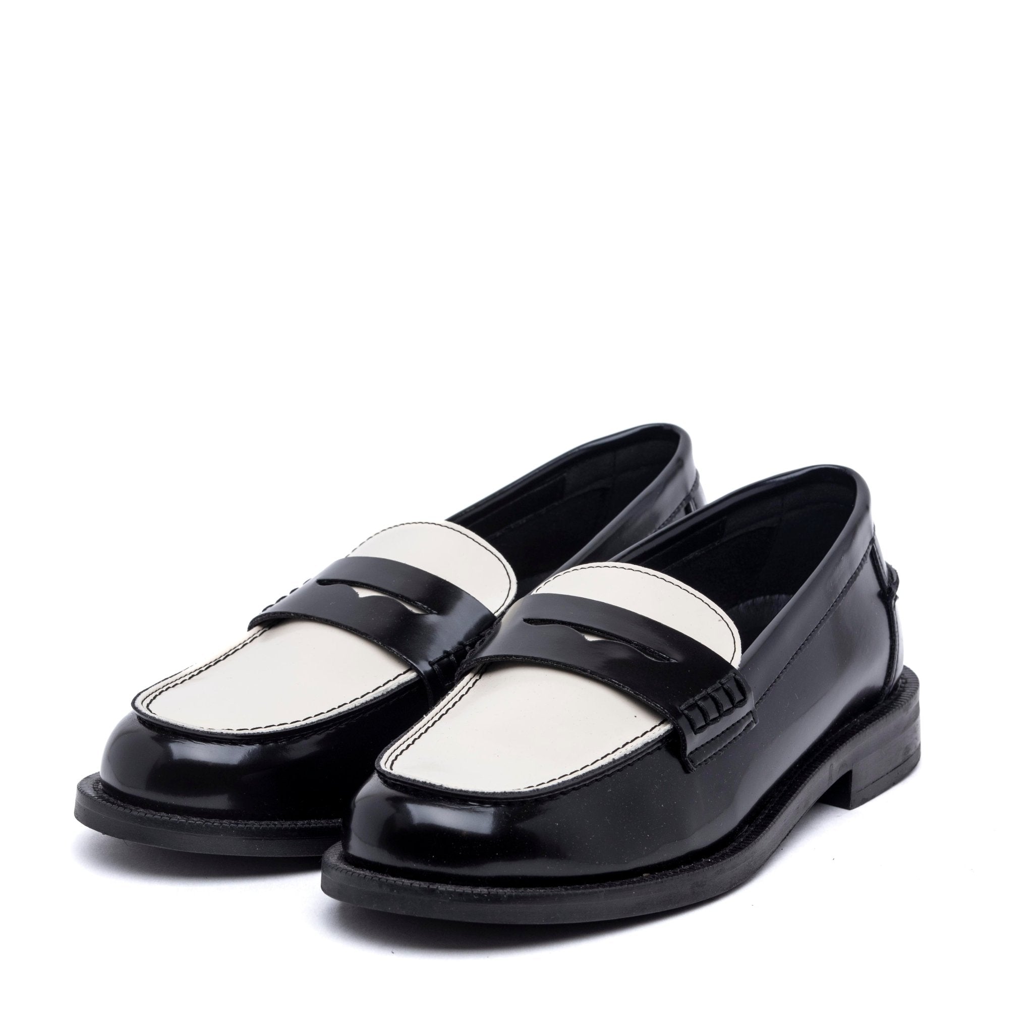 Mocassino in spazzolato bicolore beige/nero. - TreemmeCreazioni