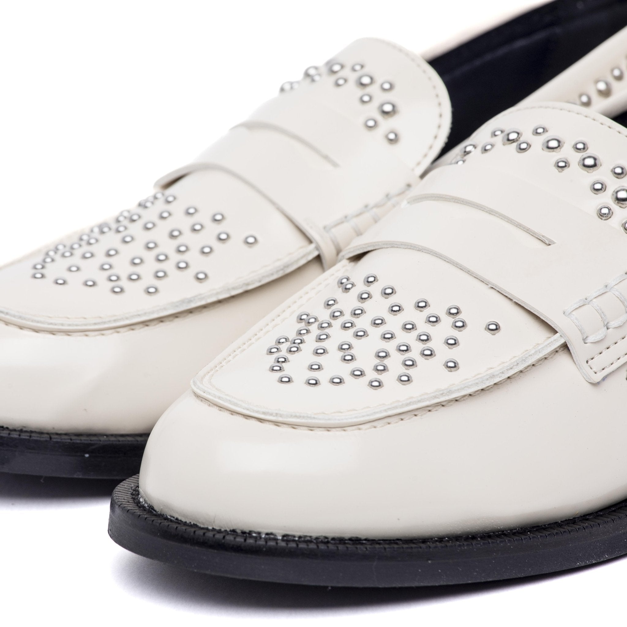 Mocassino in spazzolato burro con borchie. - TreemmeCreazioni