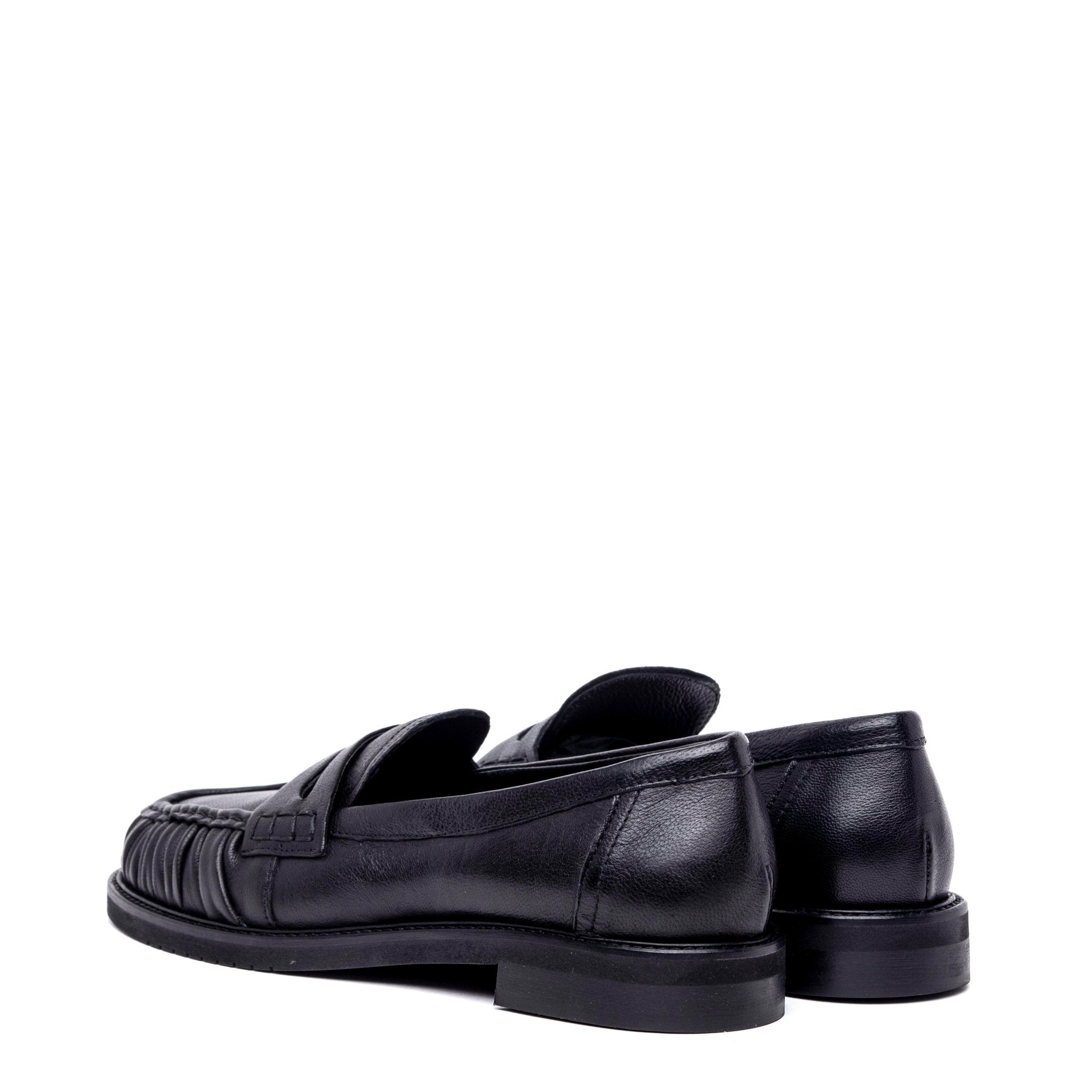 Mocassino in vitello nero con lavorazione a pinza. - TreemmeCreazioni