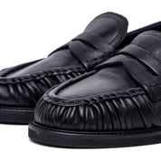 Mocassino in vitello nero con lavorazione a pinza. - TreemmeCreazioni