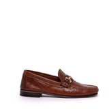 Mocassino uomo in pelle bottolata con morsetto.