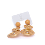 Orecchini pendenti a sfera.