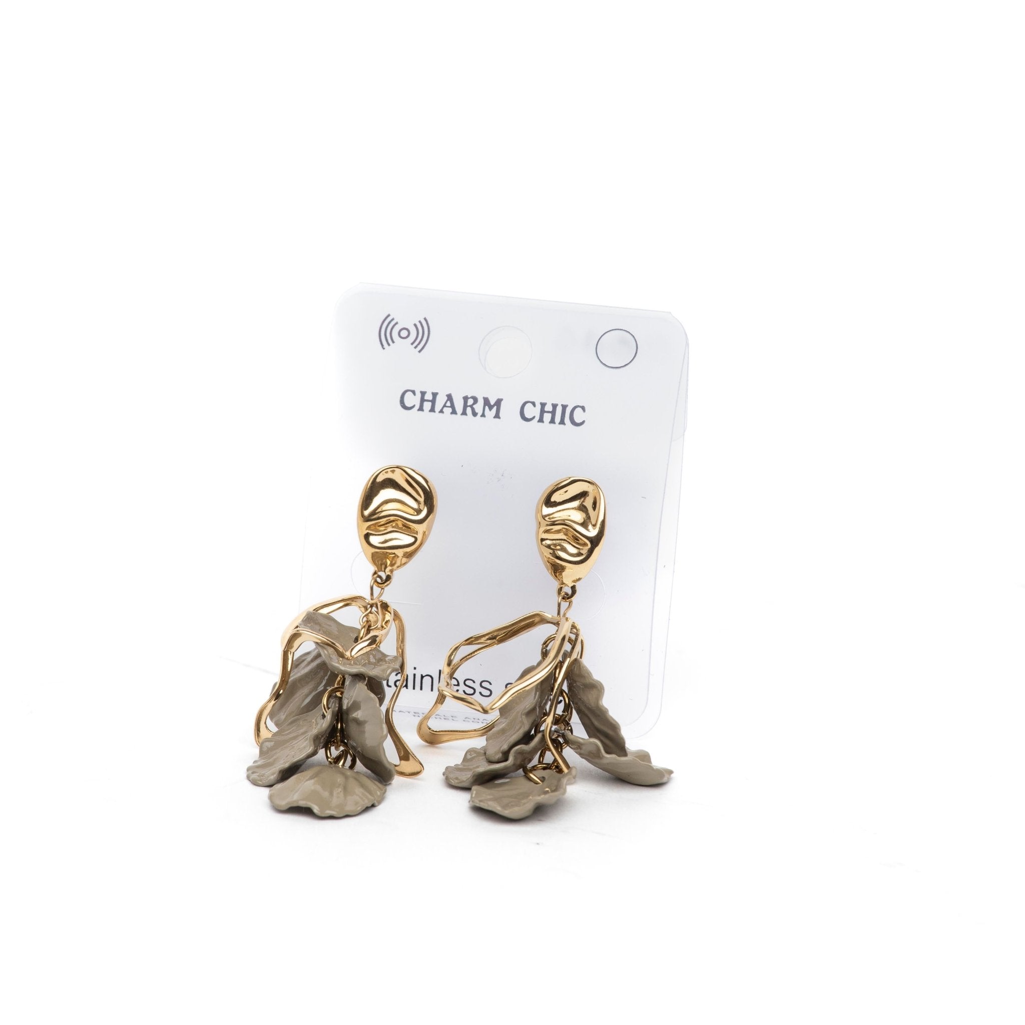 Orecchini pendenti effetto foglia color tortora. - TreemmeCreazioni