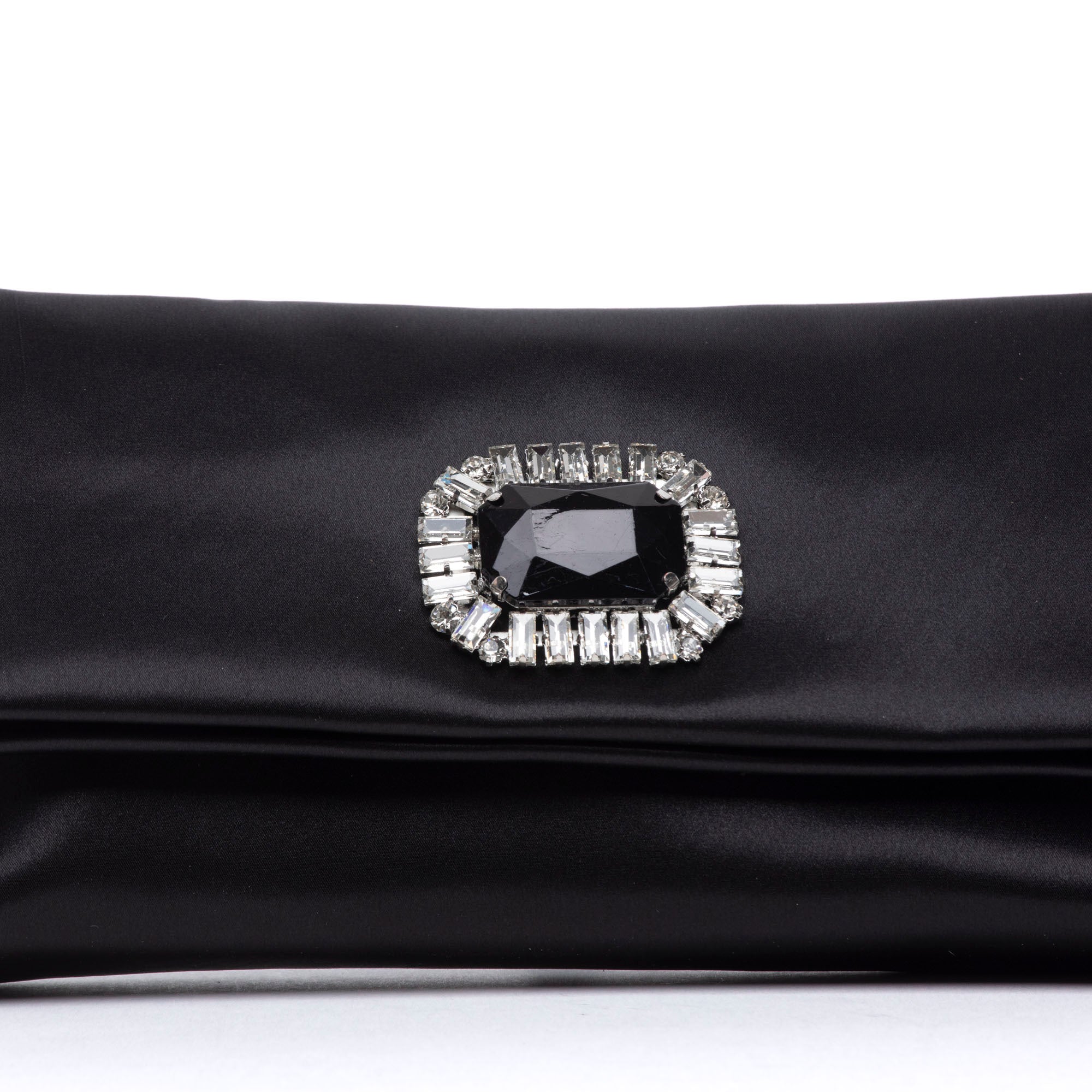 Pochette elegante in raso nero. - TreemmeCreazioni