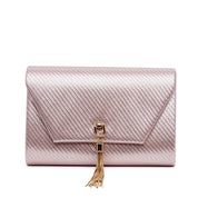 Pochette in raso rosa con accessorio. - TreemmeCreazioni