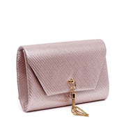 Pochette in raso rosa con accessorio. - TreemmeCreazioni