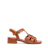 Sandalo basso in pelle cognac.