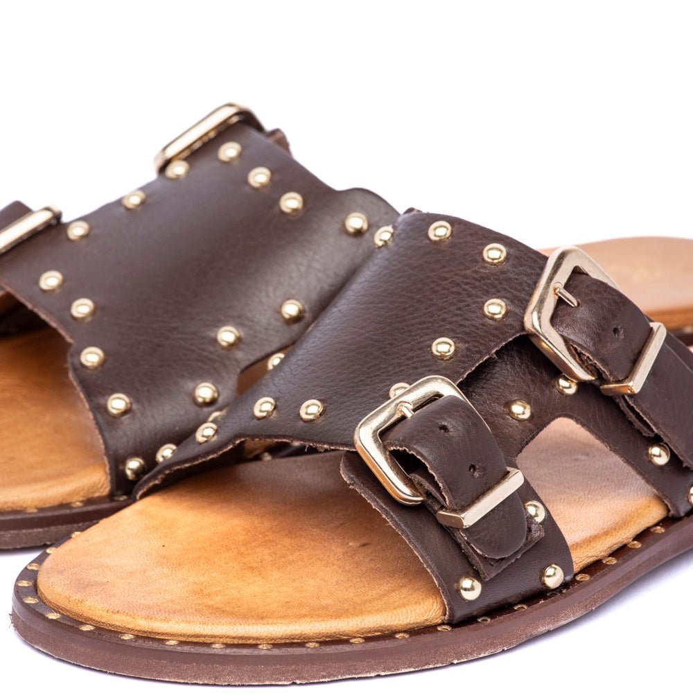 Sandalo ciabattina in pelle marrone con borchie - TreemmeCreazioni