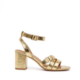 Sandalo in laminato oro con tacco.