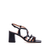Sandalo in pelle nera con fascette.