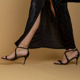 Sandalo stiletto in nappa nera.