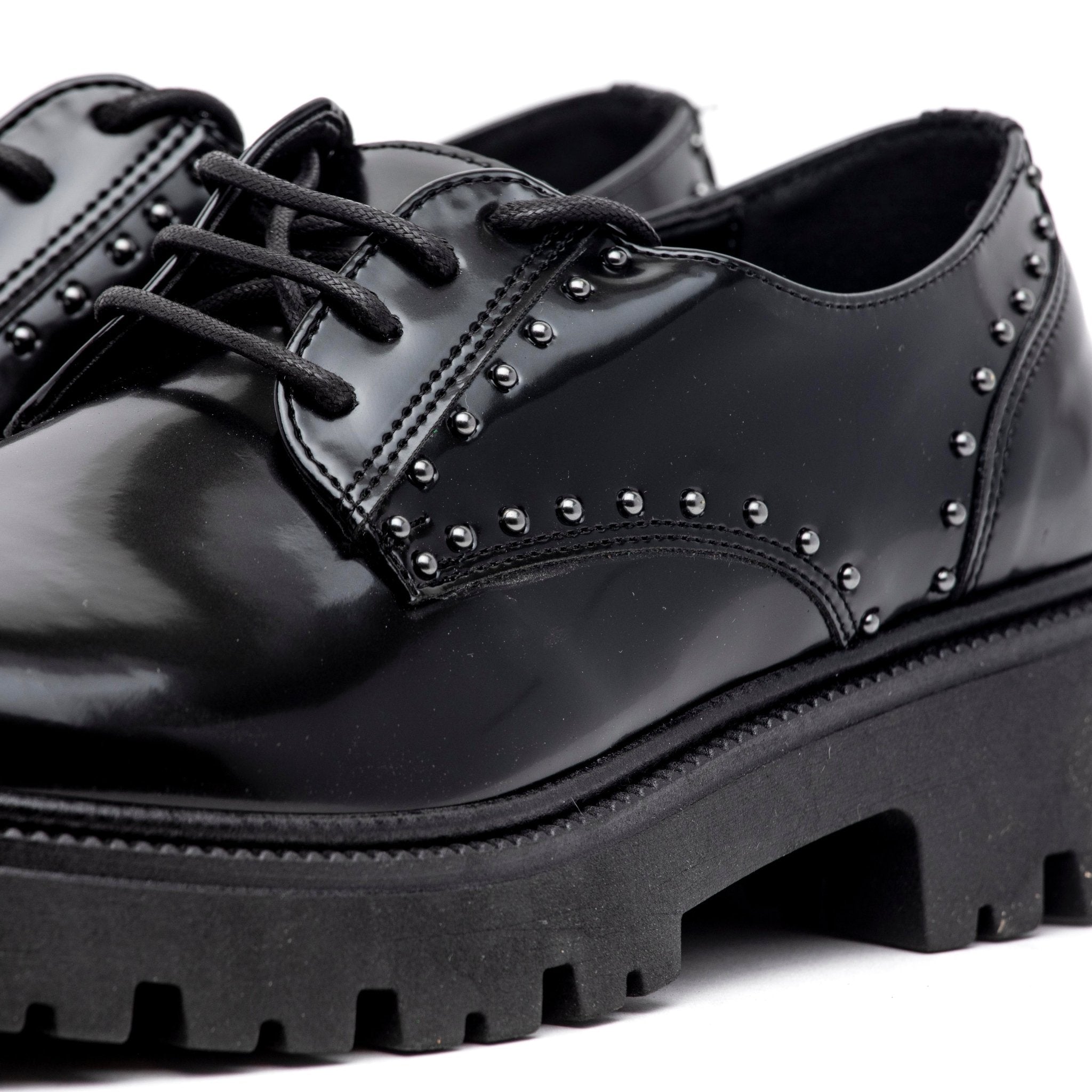 Scarpa stringata in abrasivato bost nero. - TreemmeCreazioni