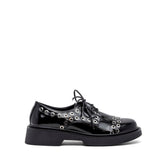 Scarpa stringata in naplak con anelli argento.