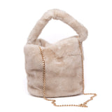 Shopper a mano in eco pelliccia.