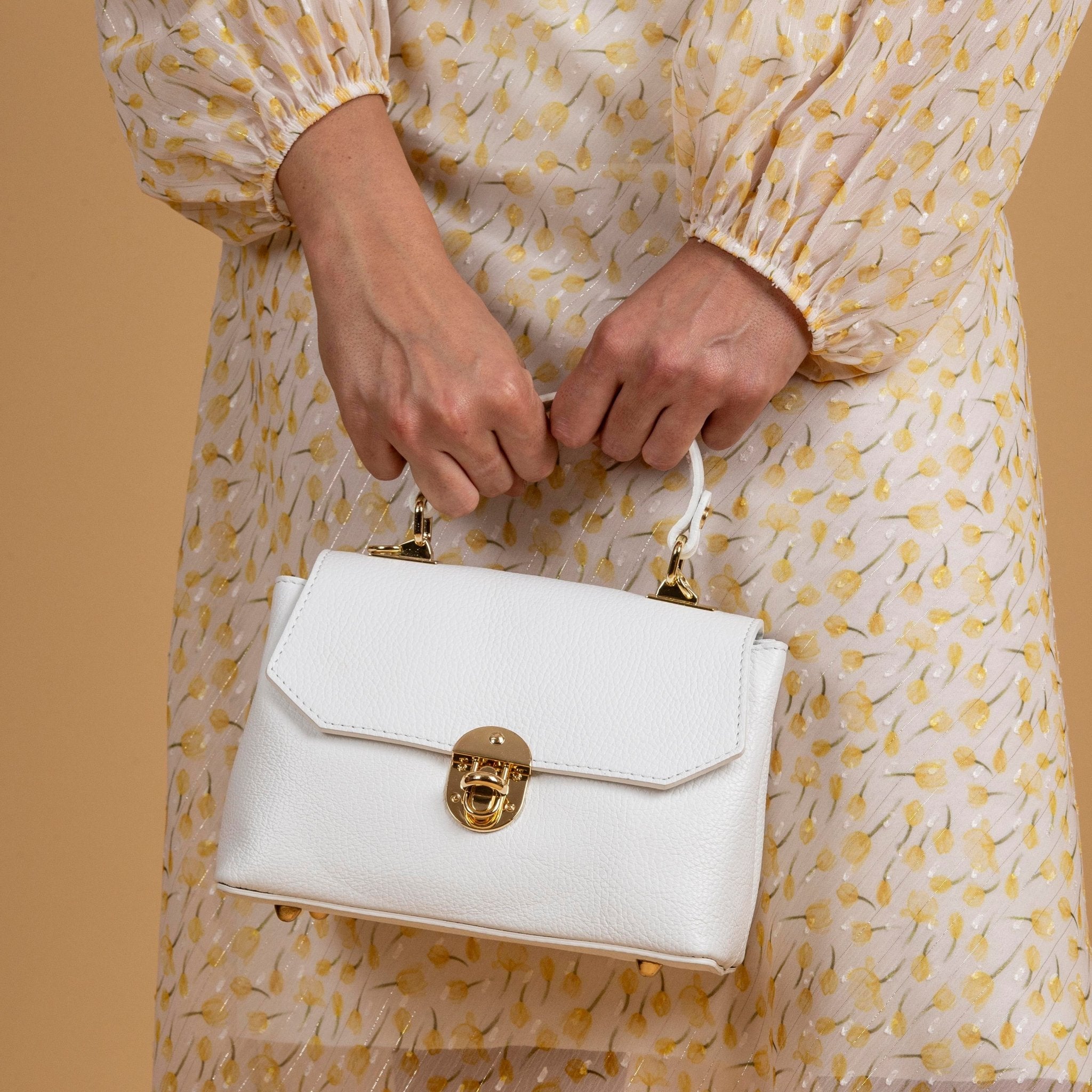Shopper a mano in pelle bianca. - TreemmeCreazioni