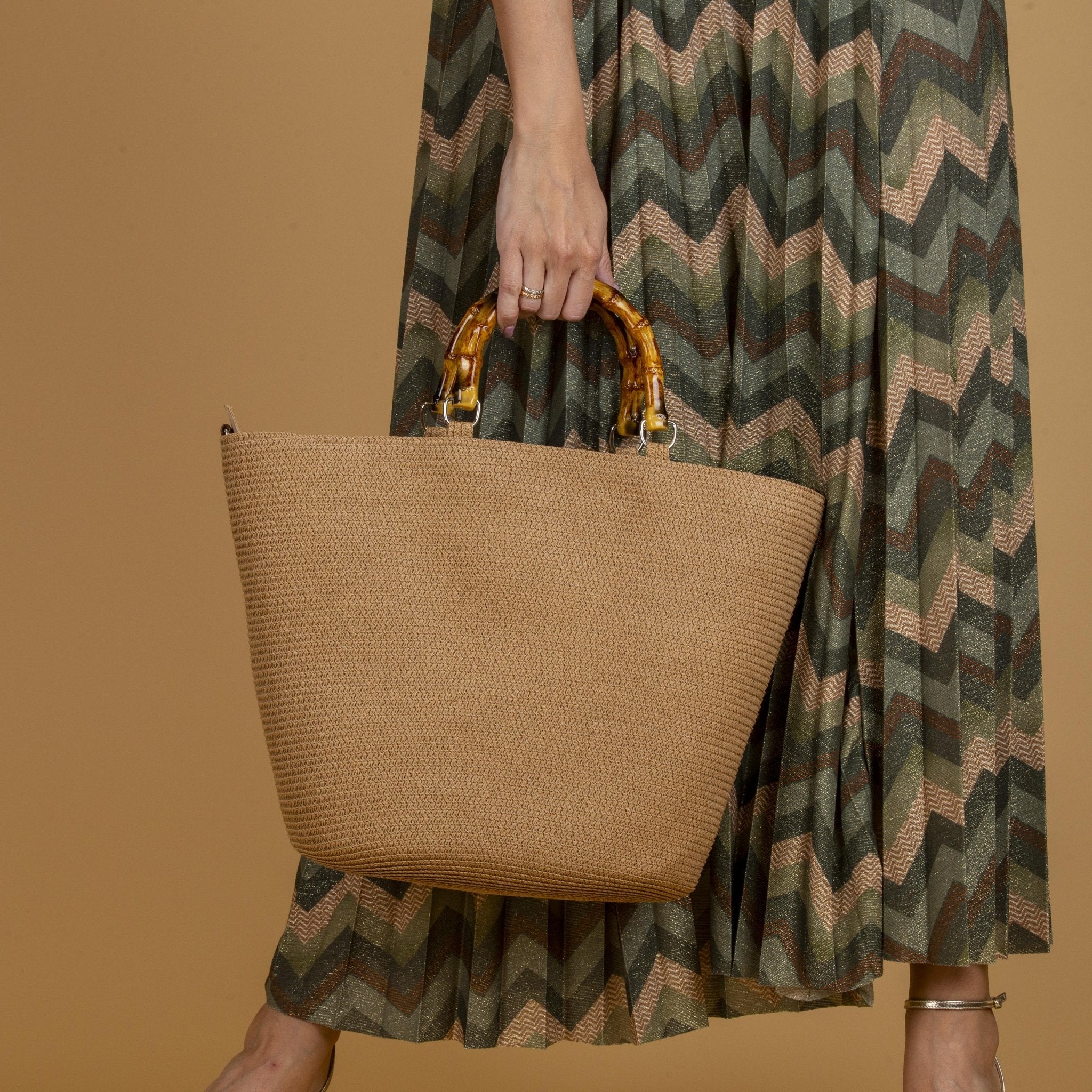 Shopper in rafia con manico rigido. - TreemmeCreazioni