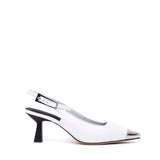 Slingback in nappa bianca con puntalino.