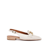 Slingback in nappa burro con accessorio.