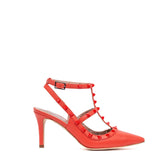 Slingback in pelle corallo e borchie.