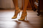Slingback in pelle laminata platino e borchie. - TreemmeCreazioni