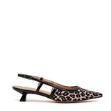 Slingback in raso maculato con tacco basso.