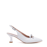 Slingback Sposa in nappa bianca perlata.