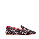 Slippers in tessuto con stampa maculata.