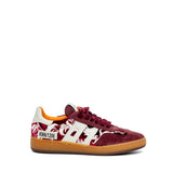 Sneaker in velluto e camoscio color barolo.