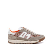 Sneakers in camoscio beige e glitterone.