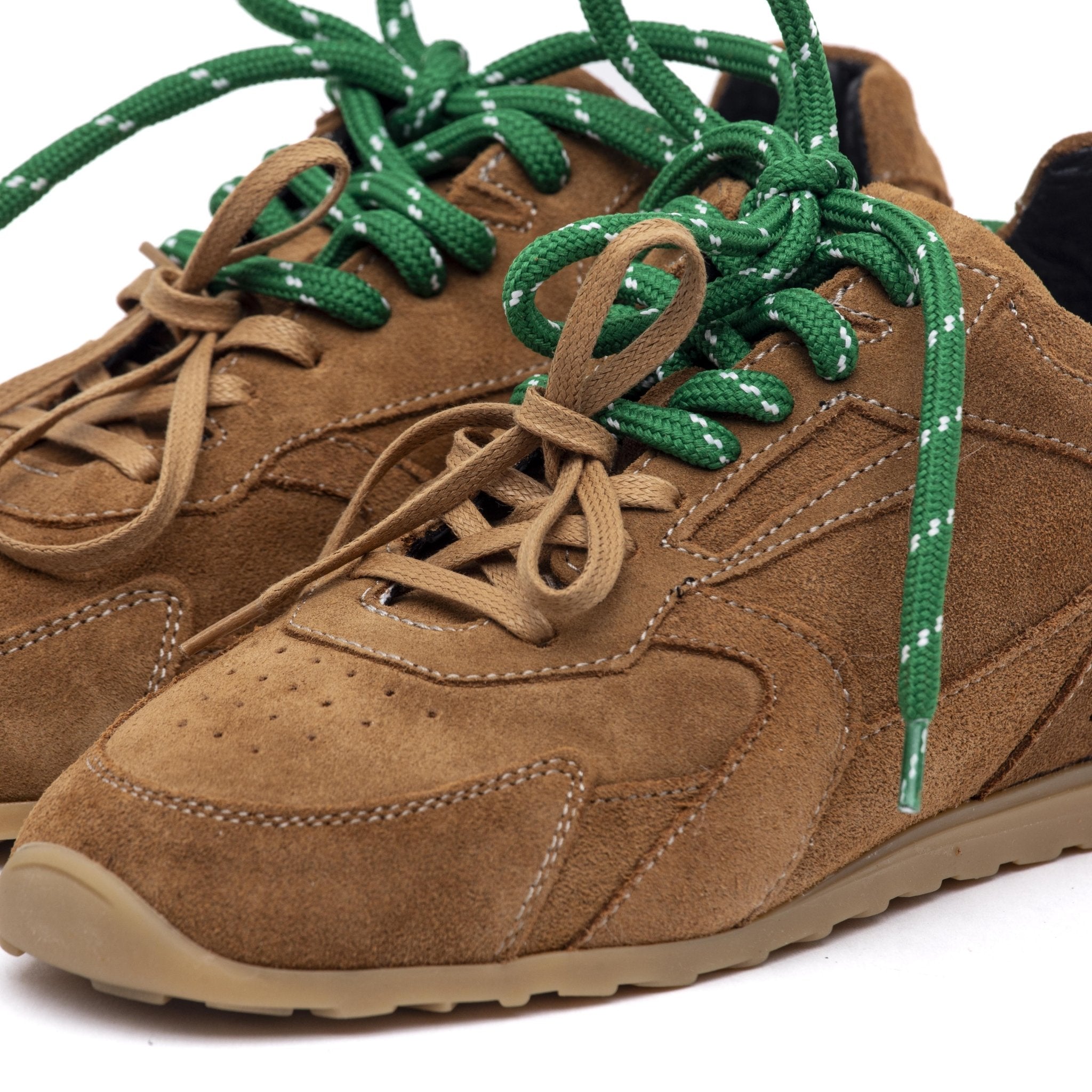 Sneakers in camoscio cuoio con doppio laccio. - TreemmeCreazioni