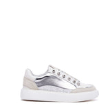 Sneakers in laminato argento con strass.